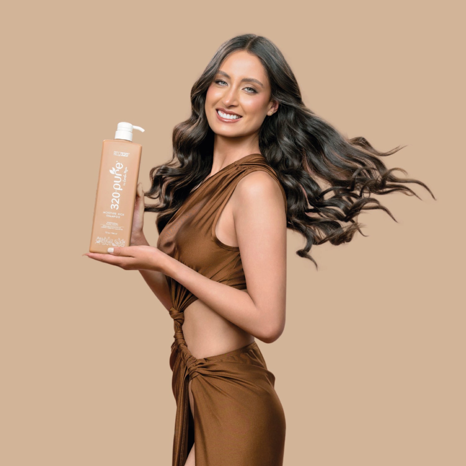 A women holding a bottle of moisture rich conditioner from REV-320