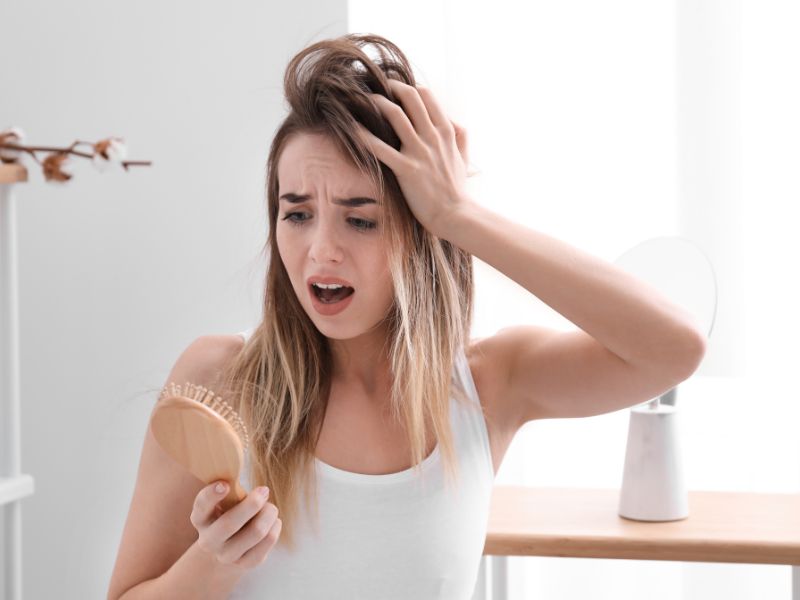 A woman shock by losing hair